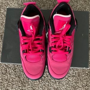 Air Jordan 4 voltage cherry size 6.5 y